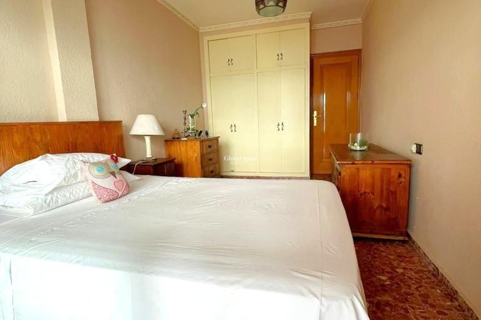 Wederverkoop - APPARTEMENT -
TORREVIEJA - Estacion de autobuses