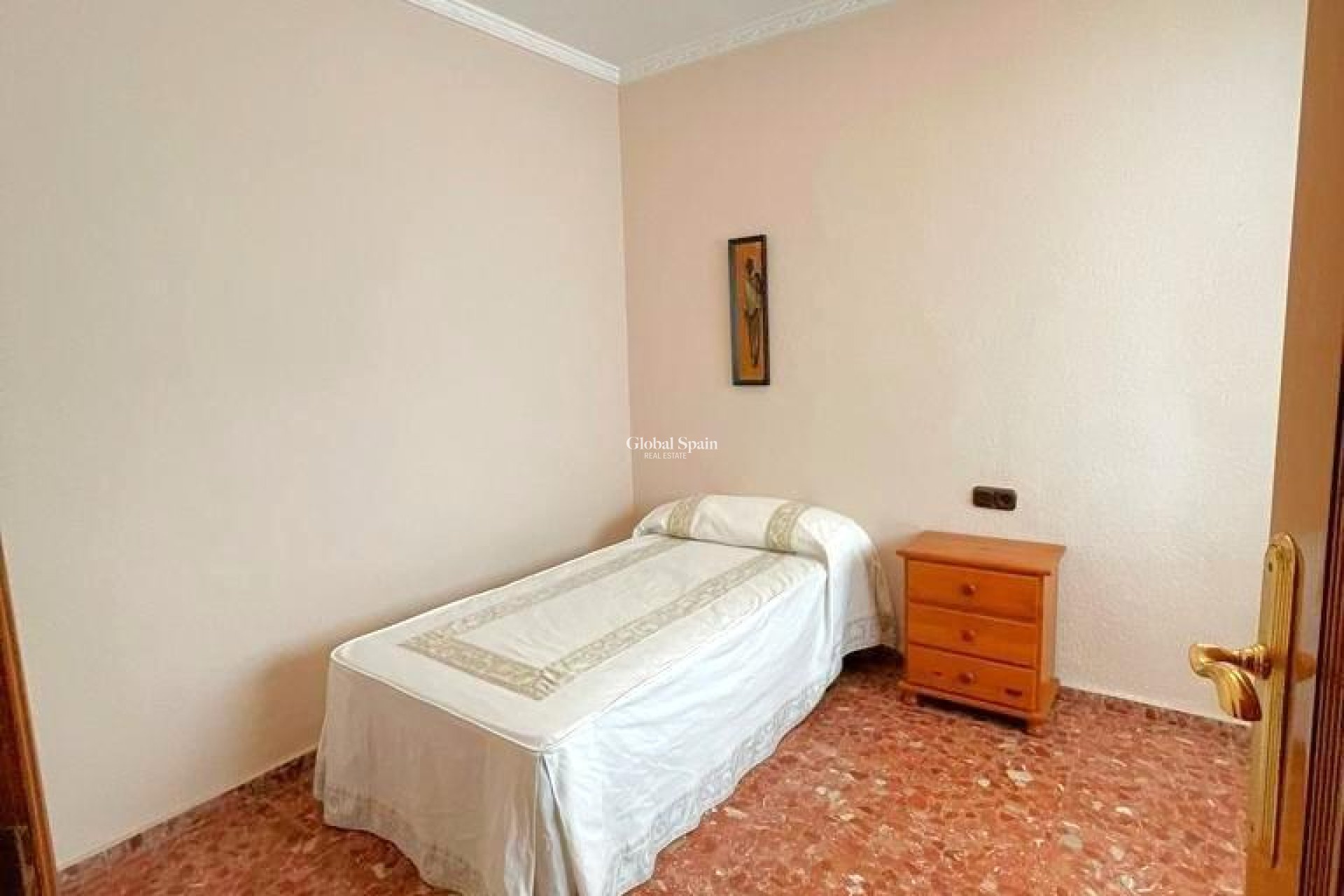 Wederverkoop - APPARTEMENT -
TORREVIEJA - Estacion de autobuses