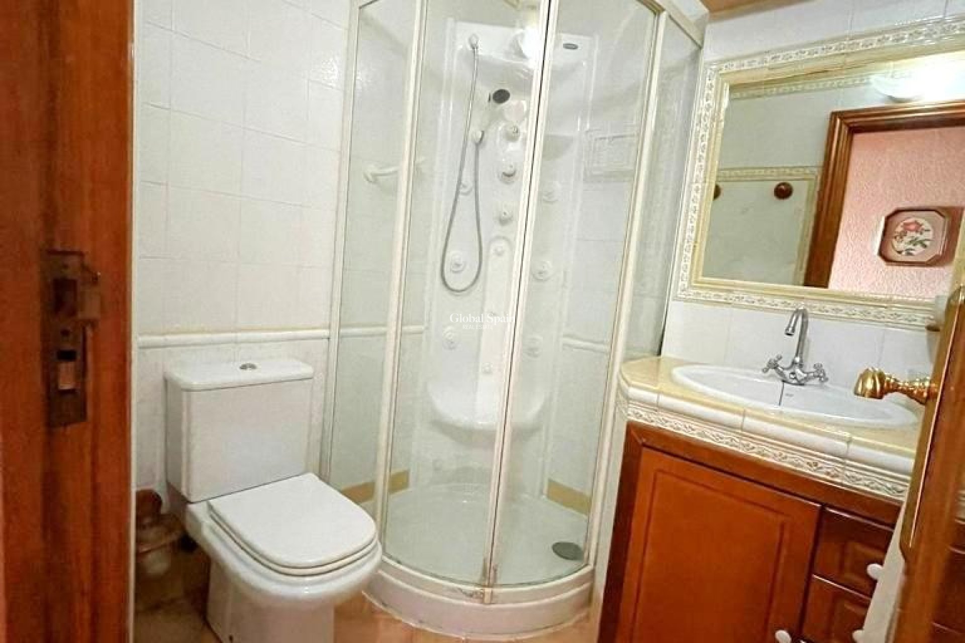 Wederverkoop - APPARTEMENT -
TORREVIEJA - Estacion de autobuses