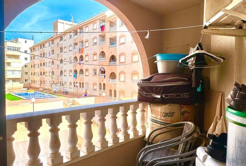 Wederverkoop - APPARTEMENT -
TORREVIEJA - Estacion de autobuses