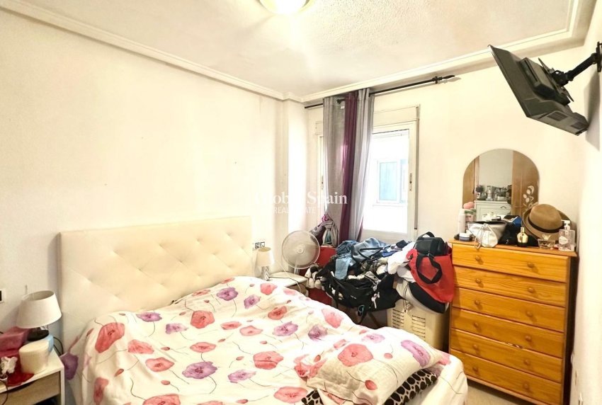 Wederverkoop - APPARTEMENT -
TORREVIEJA - Estacion de autobuses