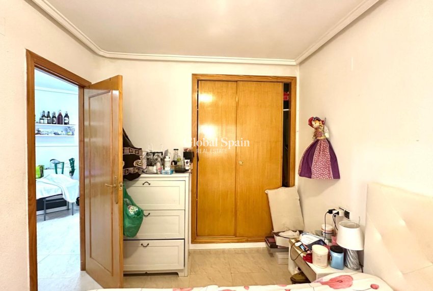Wederverkoop - APPARTEMENT -
TORREVIEJA - Estacion de autobuses