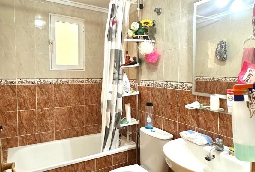 Wederverkoop - APPARTEMENT -
TORREVIEJA - Estacion de autobuses