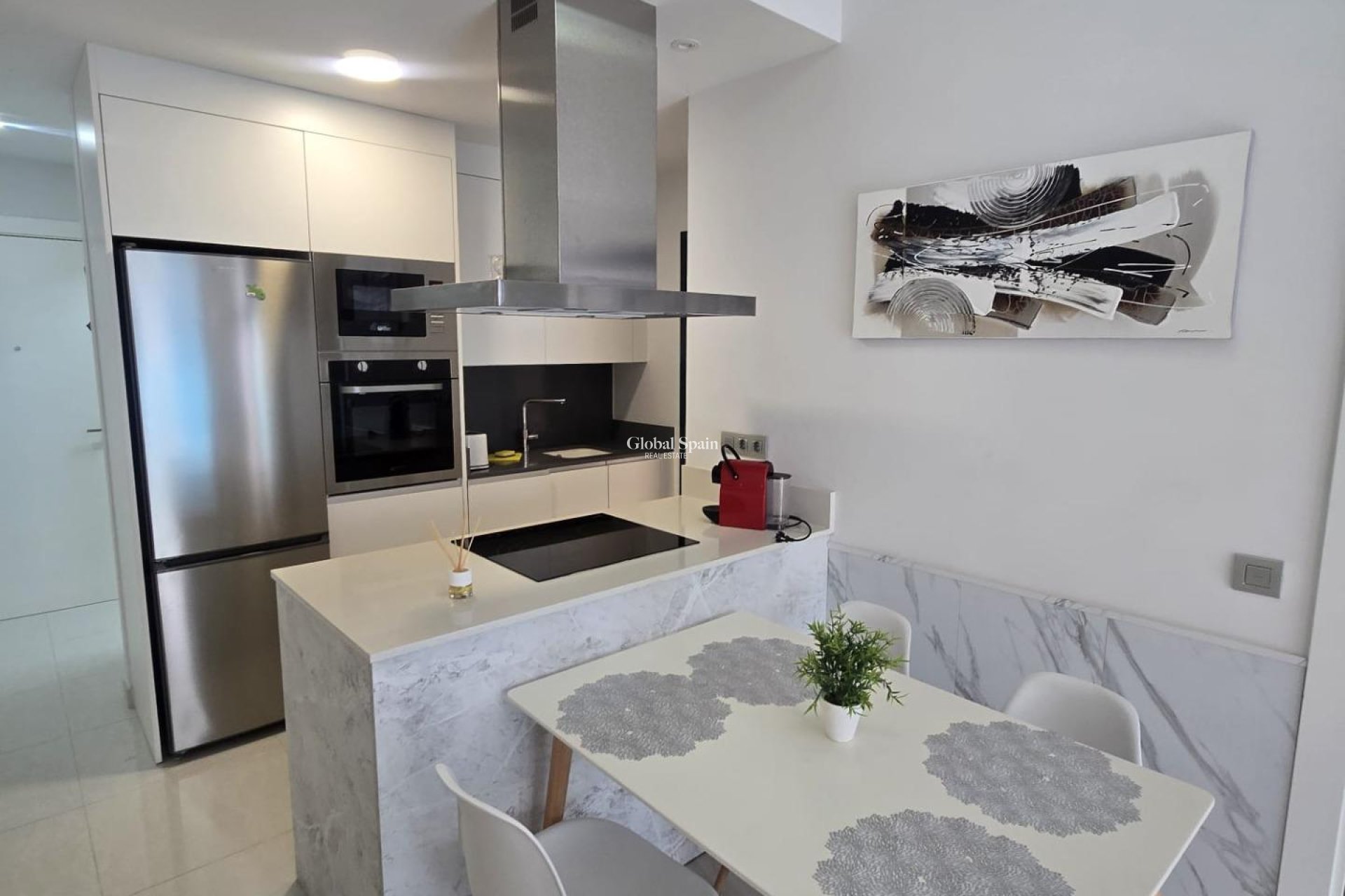 Wederverkoop - APPARTEMENT -
TORREVIEJA - Estacion de autobuses