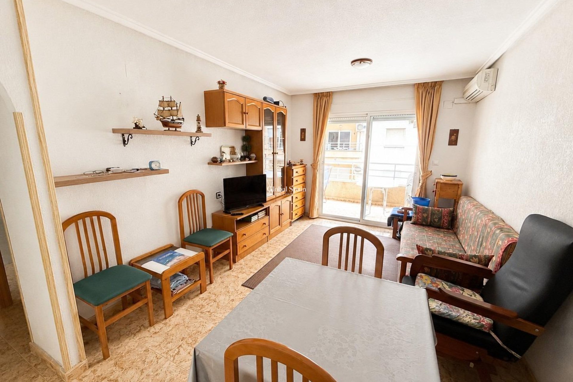 Wederverkoop - APPARTEMENT -
TORREVIEJA - Estacion de autobuses