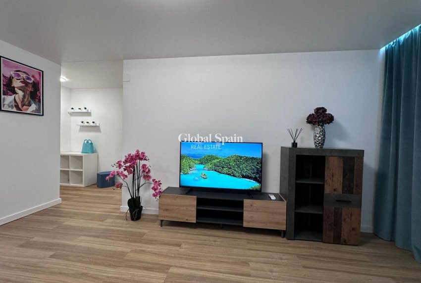 Wederverkoop - APPARTEMENT -
TORREVIEJA - Estacion de autobuses