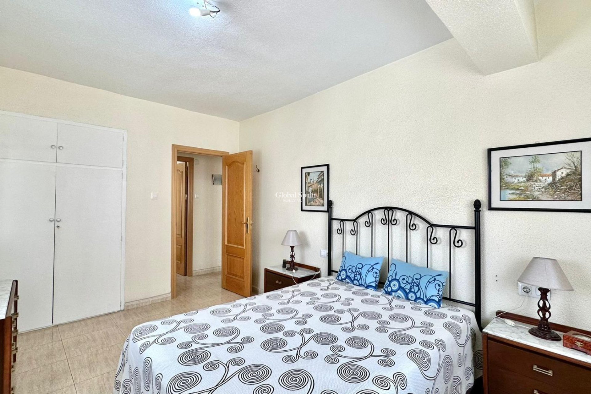 Wederverkoop - APPARTEMENT -
TORREVIEJA - Estacion de autobuses