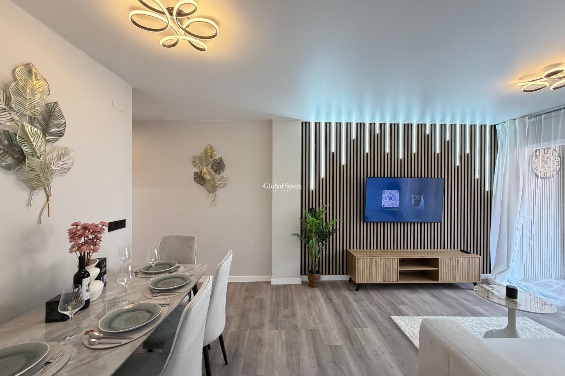 Wederverkoop - APPARTEMENT -
TORREVIEJA - Estacion de autobuses