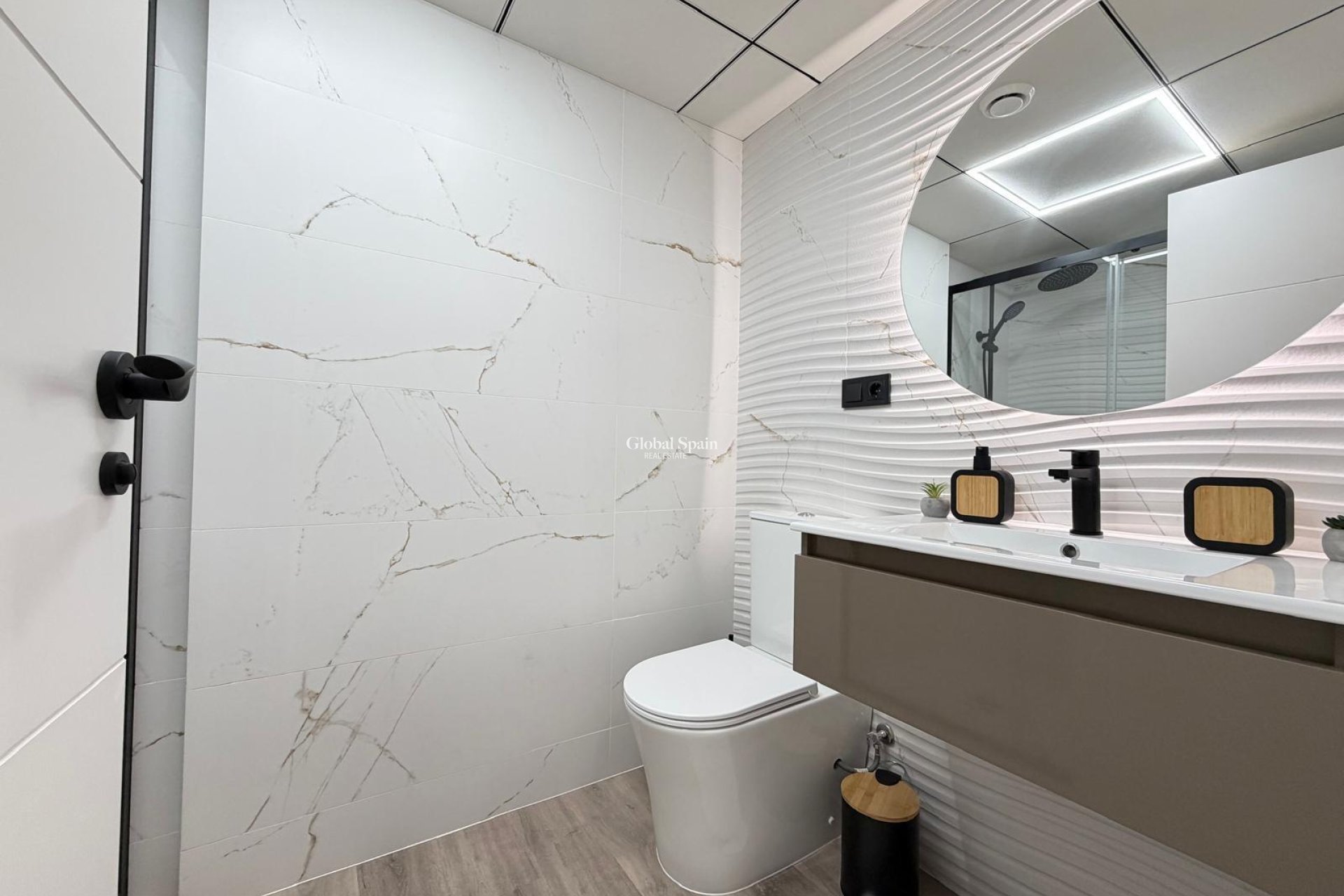 Wederverkoop - APPARTEMENT -
TORREVIEJA - Estacion de autobuses