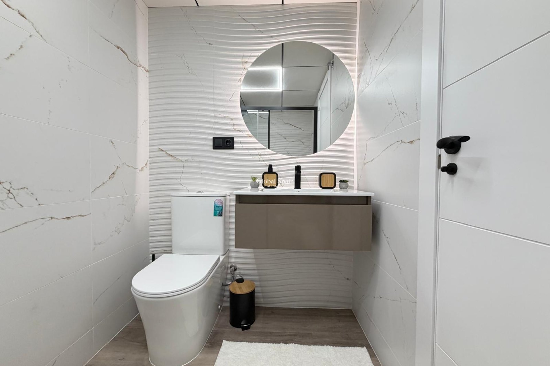 Wederverkoop - APPARTEMENT -
TORREVIEJA - Estacion de autobuses