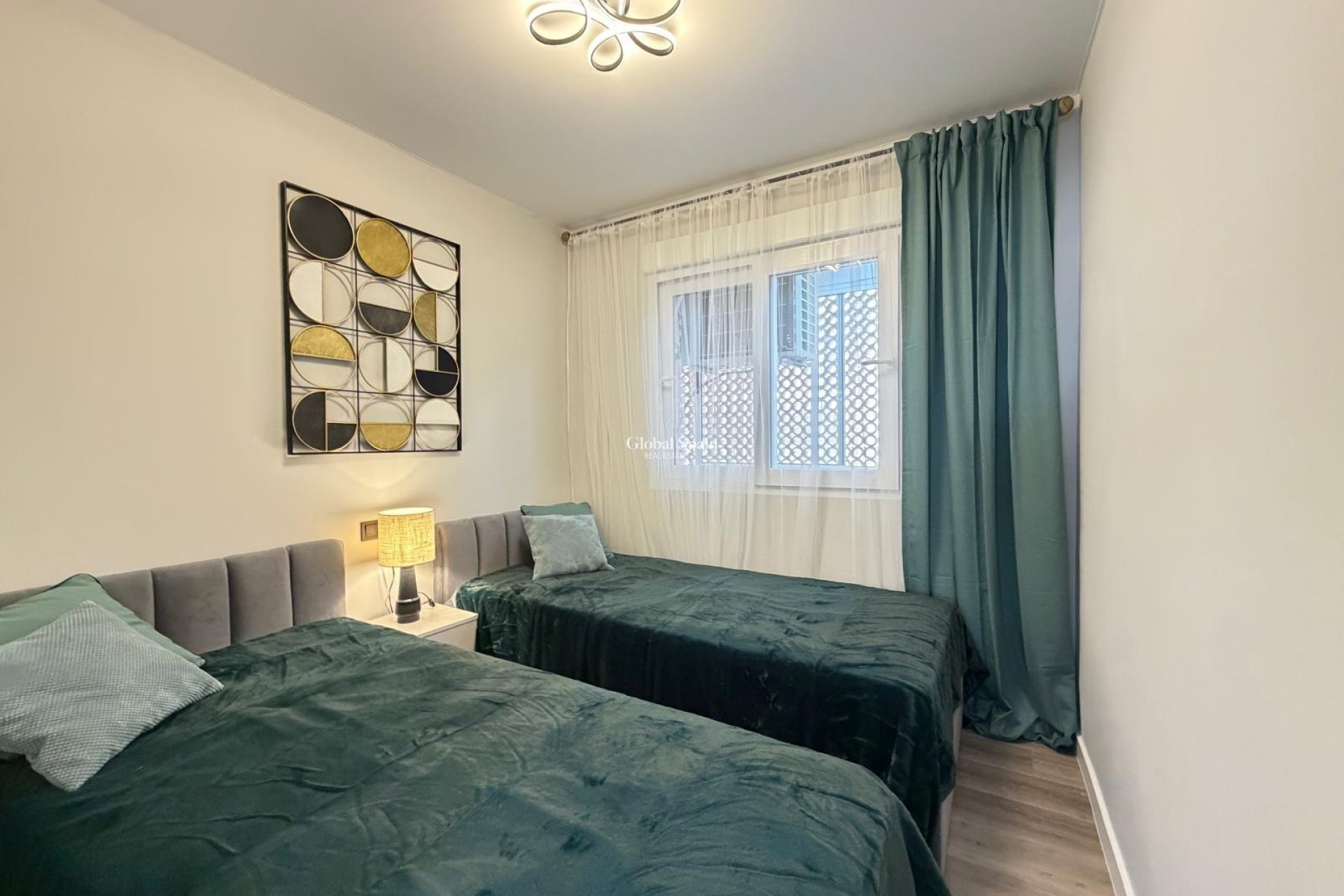 Wederverkoop - APPARTEMENT -
TORREVIEJA - Estacion de autobuses