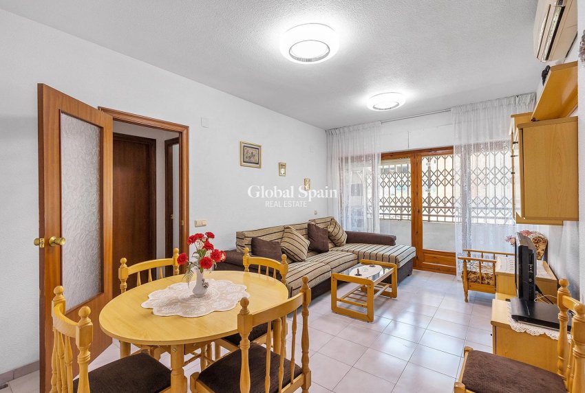 Wederverkoop - APPARTEMENT -
TORREVIEJA - Estacion de autobuses