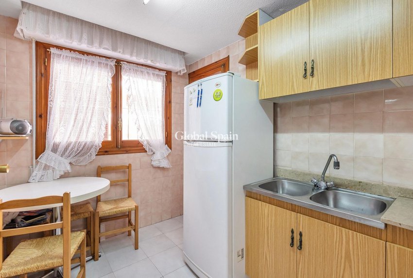 Wederverkoop - APPARTEMENT -
TORREVIEJA - Estacion de autobuses