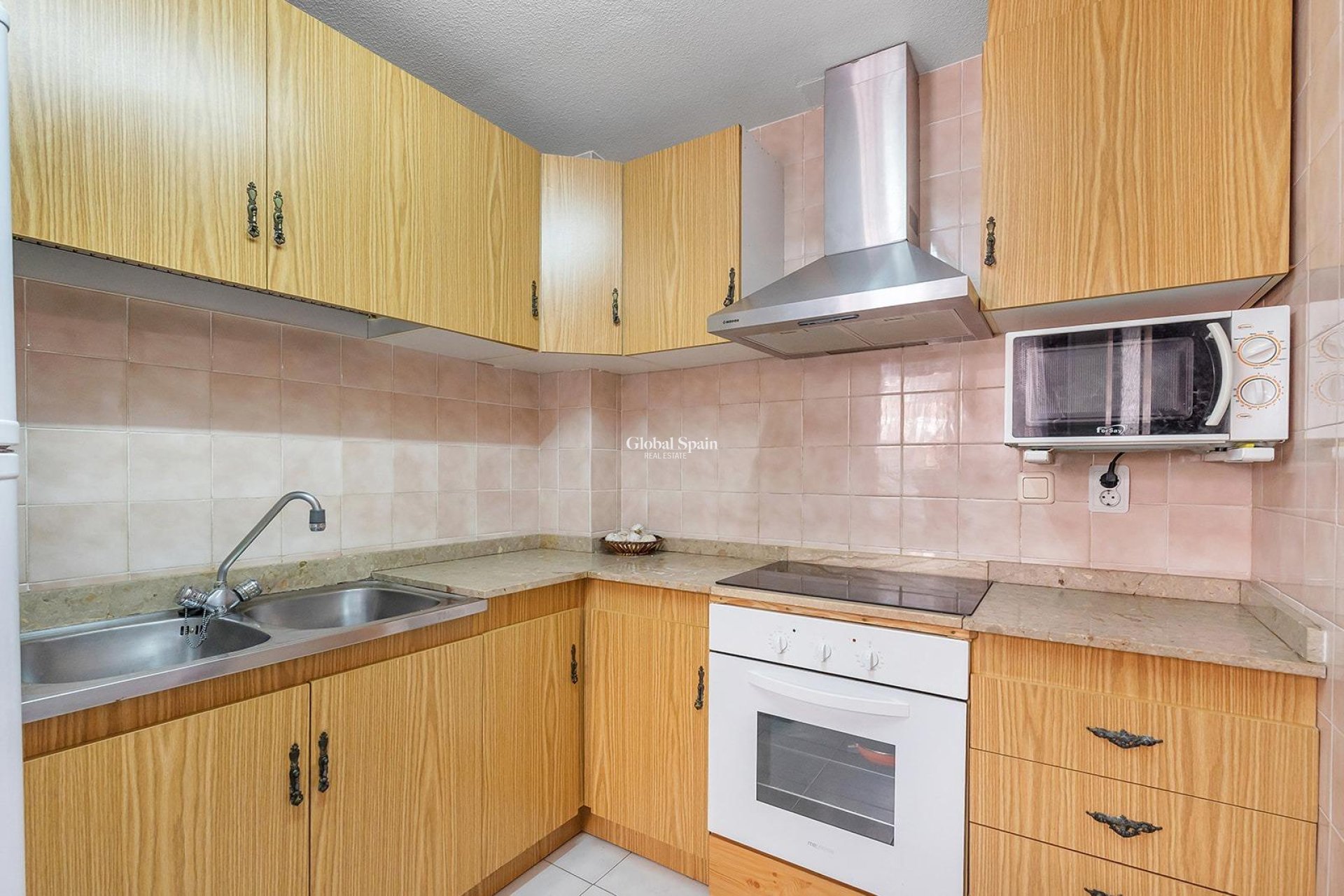 Wederverkoop - APPARTEMENT -
TORREVIEJA - Estacion de autobuses