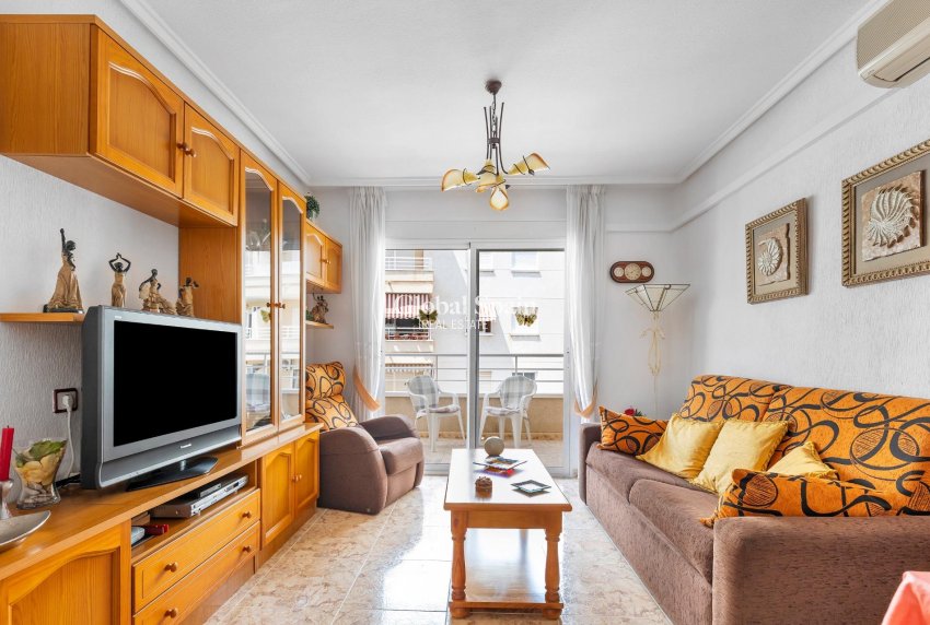 Wederverkoop - APPARTEMENT -
TORREVIEJA - Estacion de autobuses