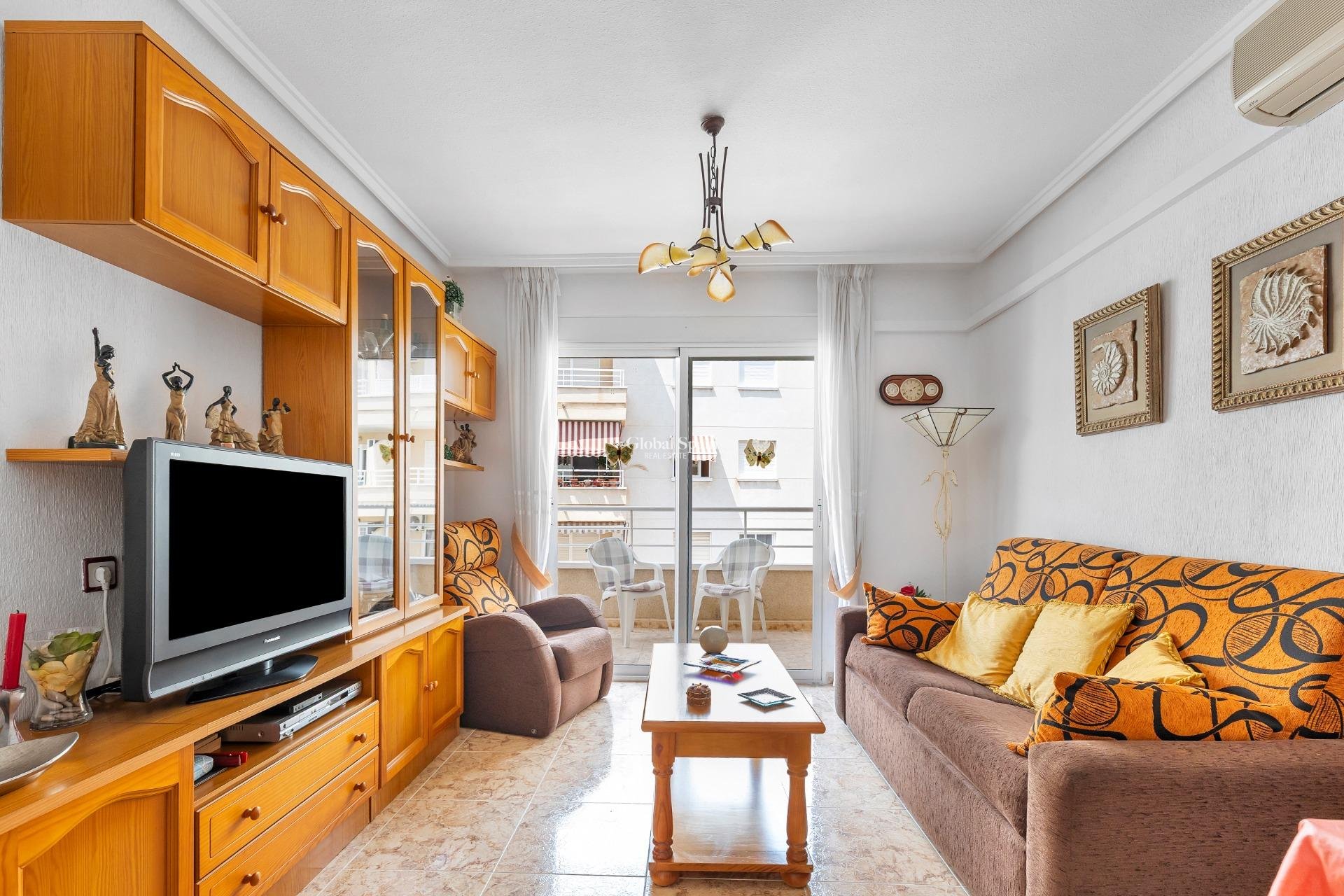 Wederverkoop - APPARTEMENT -
TORREVIEJA - Estacion de autobuses