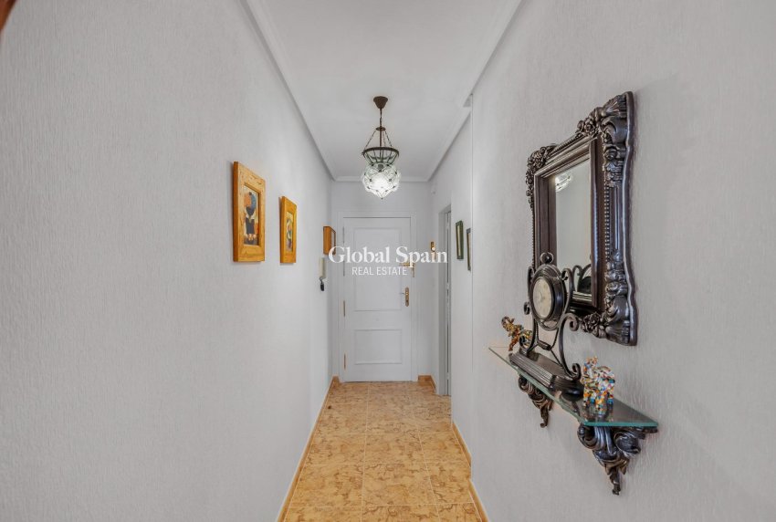 Wederverkoop - APPARTEMENT -
TORREVIEJA - Estacion de autobuses
