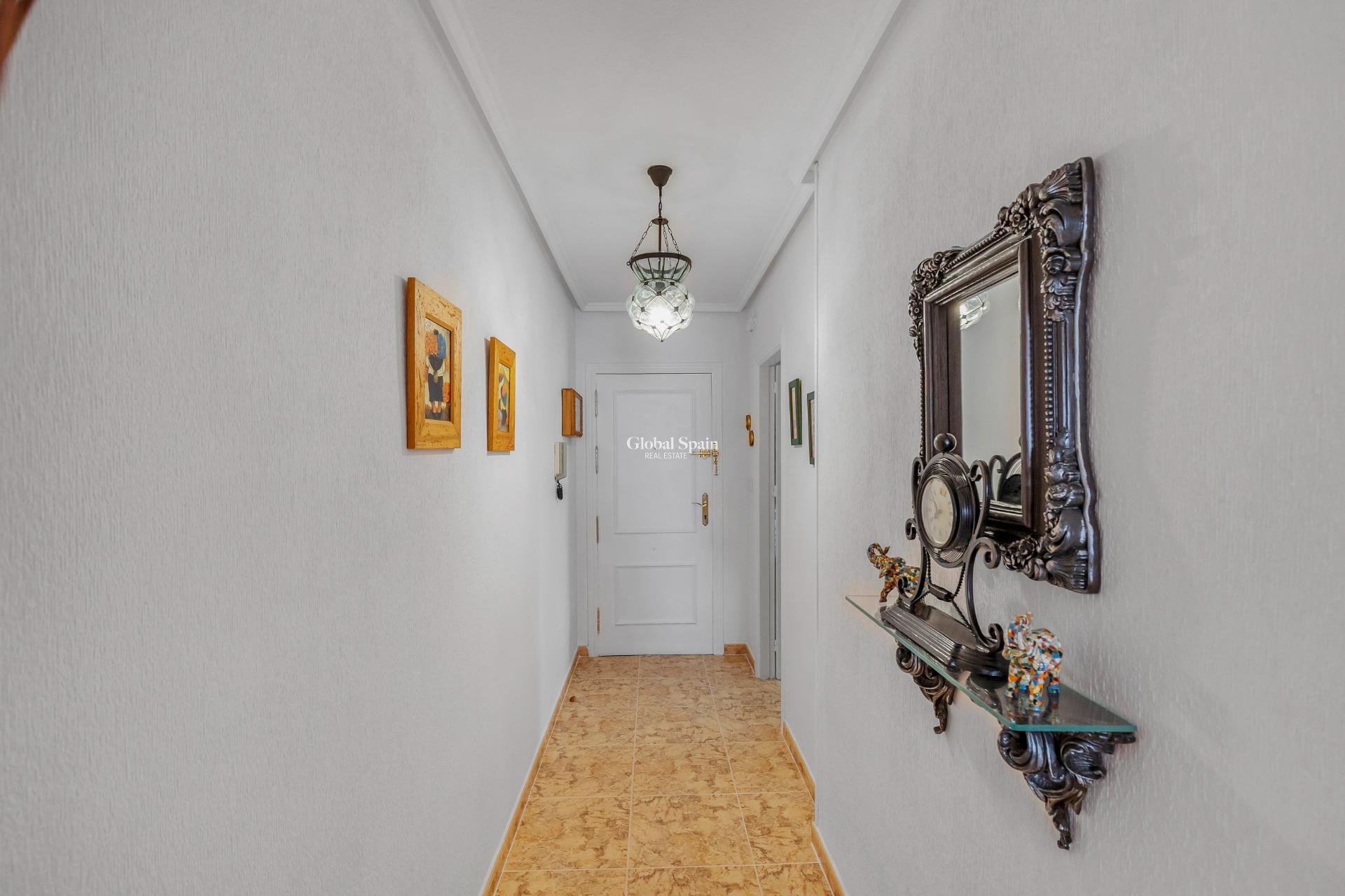 Wederverkoop - APPARTEMENT -
TORREVIEJA - Estacion de autobuses