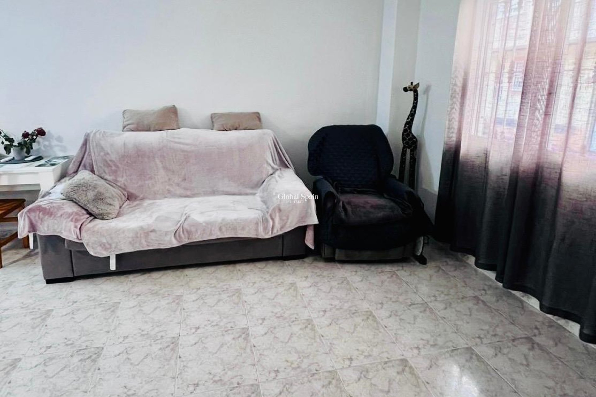 Wederverkoop - APPARTEMENT -
TORREVIEJA - Estacion de autobuses