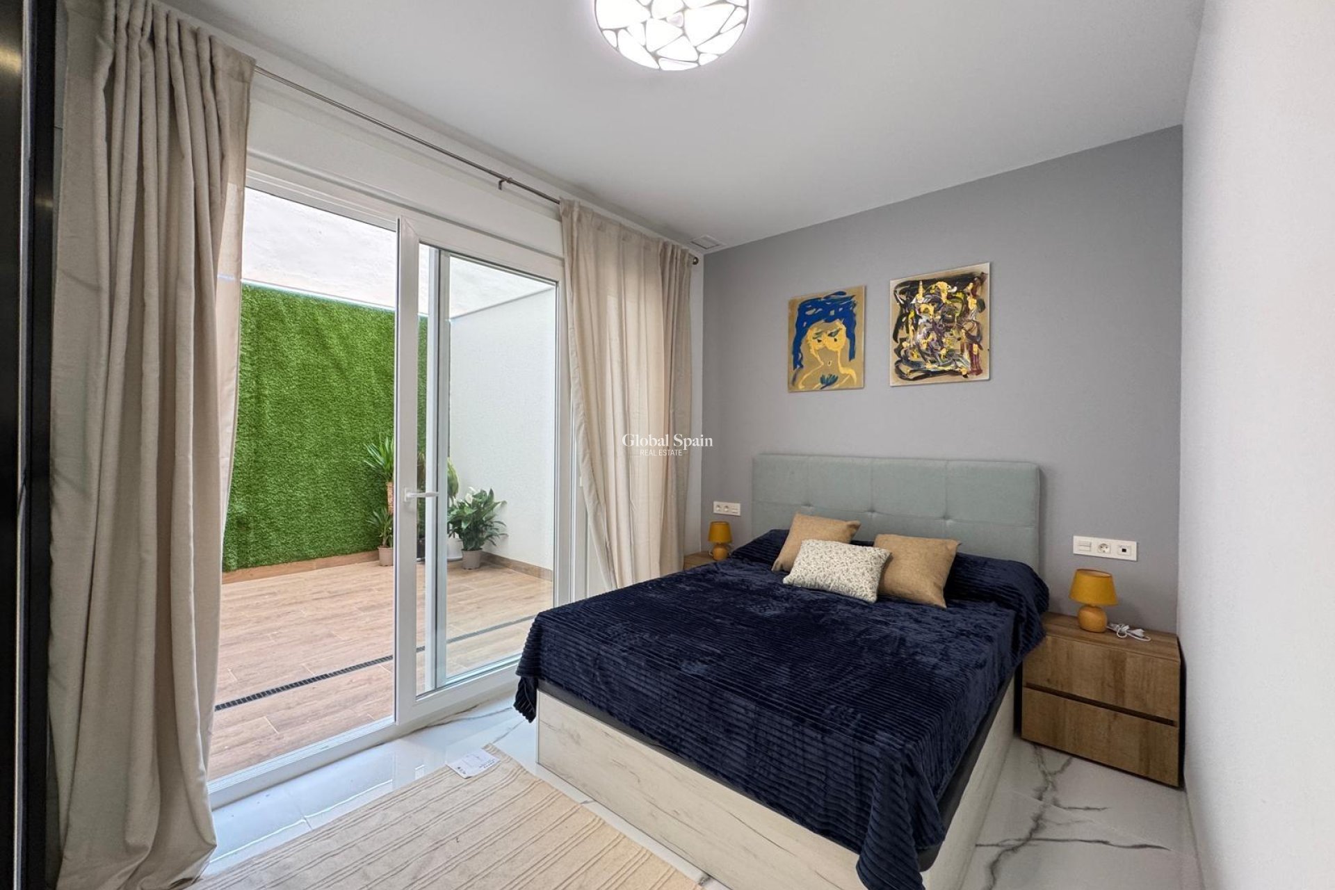 Wederverkoop - APPARTEMENT -
TORREVIEJA - Estacion de autobuses