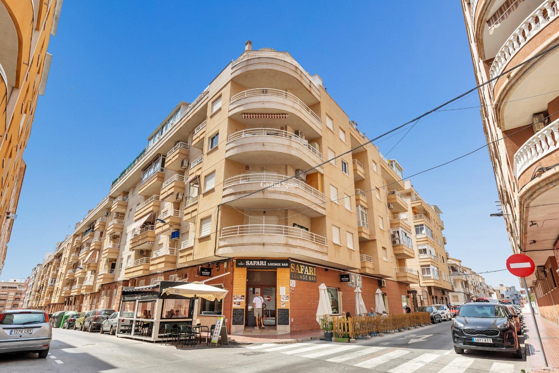 Wederverkoop - APPARTEMENT -
TORREVIEJA - Estacion de autobuses