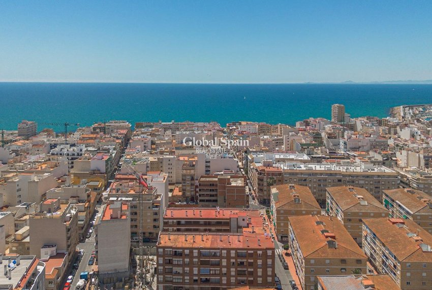 Wederverkoop - APPARTEMENT -
TORREVIEJA - Estacion de autobuses