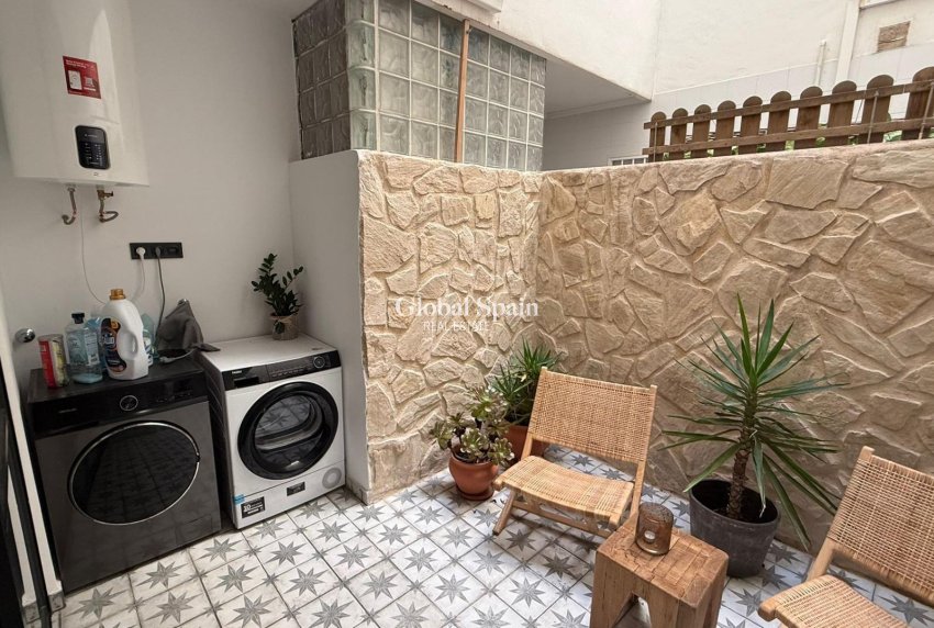 Wederverkoop - APPARTEMENT -
TORREVIEJA - Estacion de autobuses