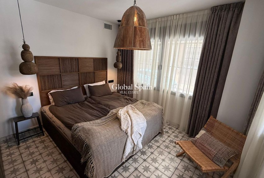 Wederverkoop - APPARTEMENT -
TORREVIEJA - Estacion de autobuses