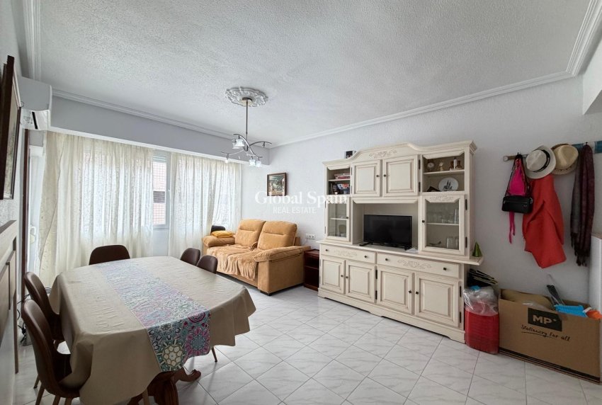Wederverkoop - APPARTEMENT -
TORREVIEJA - Estacion de autobuses