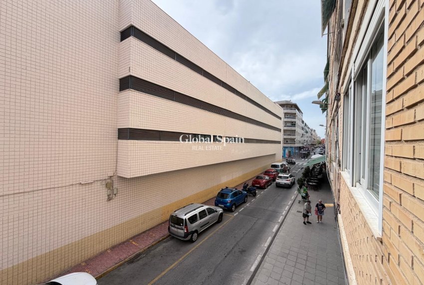Wederverkoop - APPARTEMENT -
TORREVIEJA - Estacion de autobuses