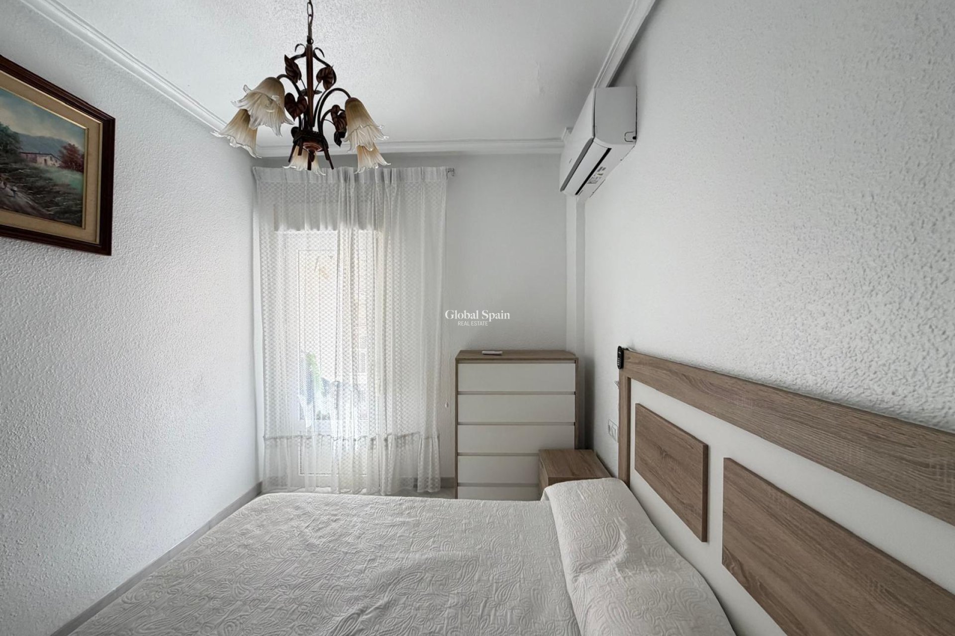 Wederverkoop - APPARTEMENT -
TORREVIEJA - Estacion de autobuses