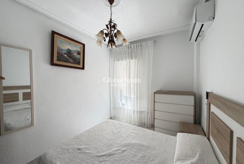 Wederverkoop - APPARTEMENT -
TORREVIEJA - Estacion de autobuses