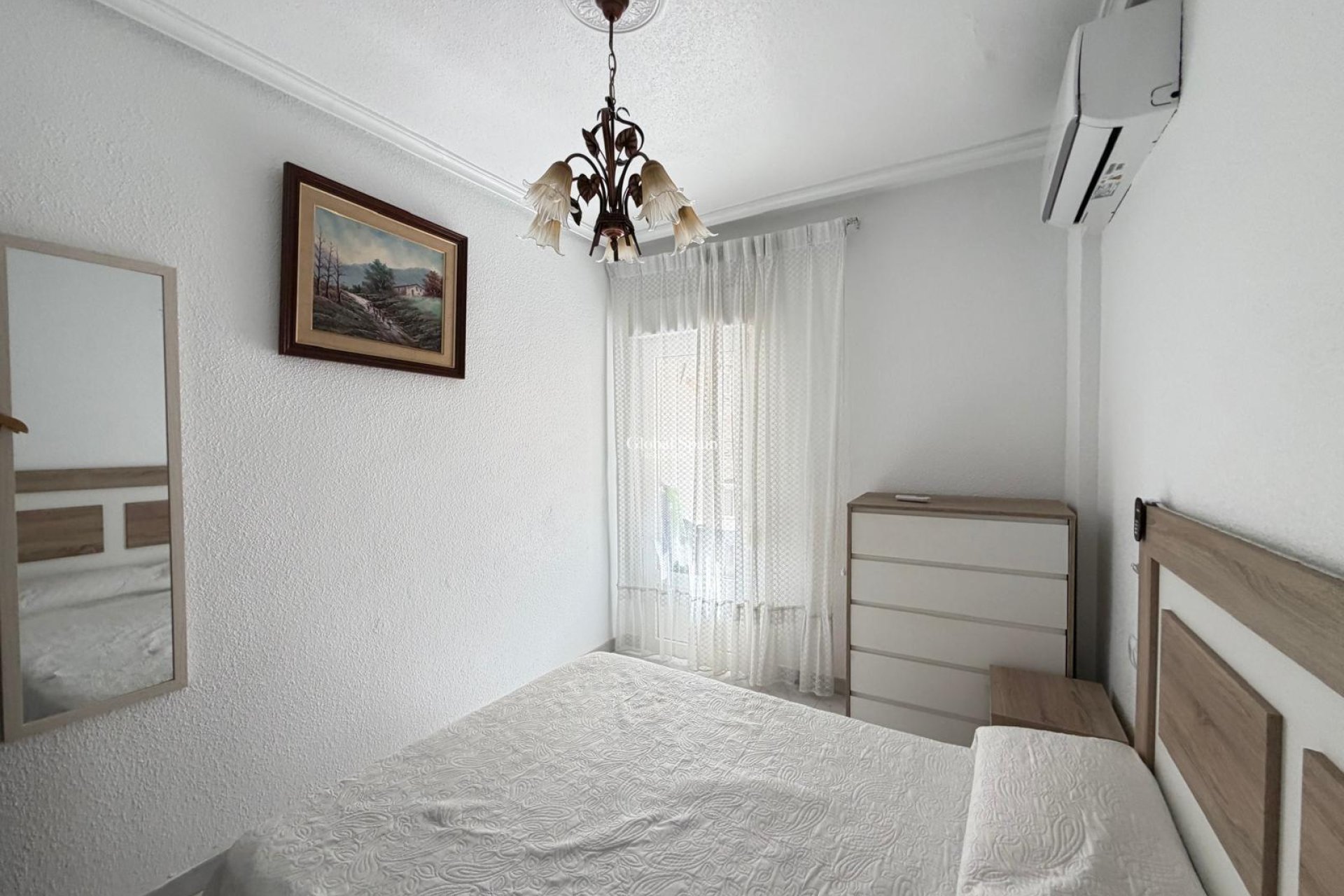 Wederverkoop - APPARTEMENT -
TORREVIEJA - Estacion de autobuses