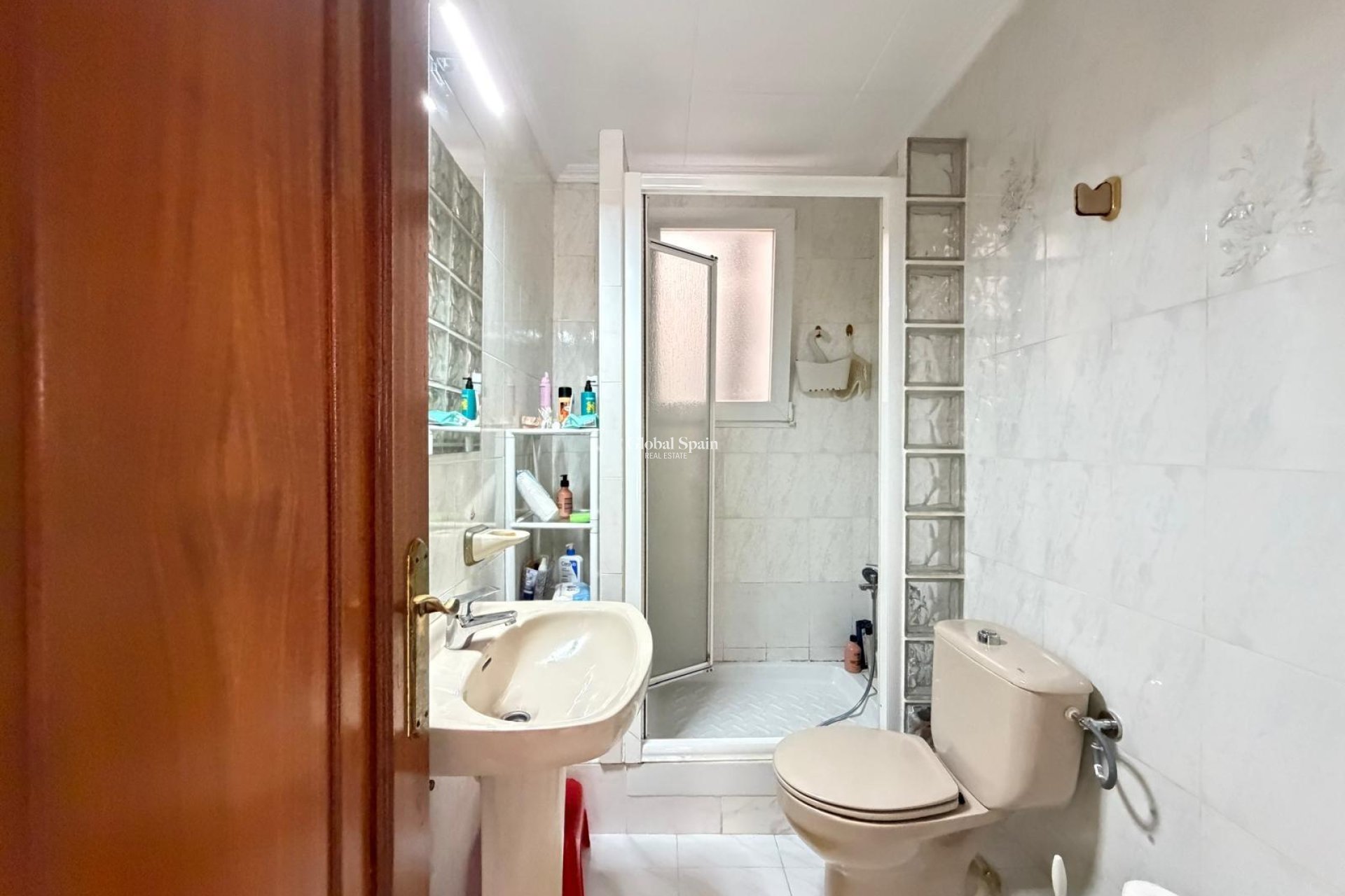 Wederverkoop - APPARTEMENT -
TORREVIEJA - Estacion de autobuses