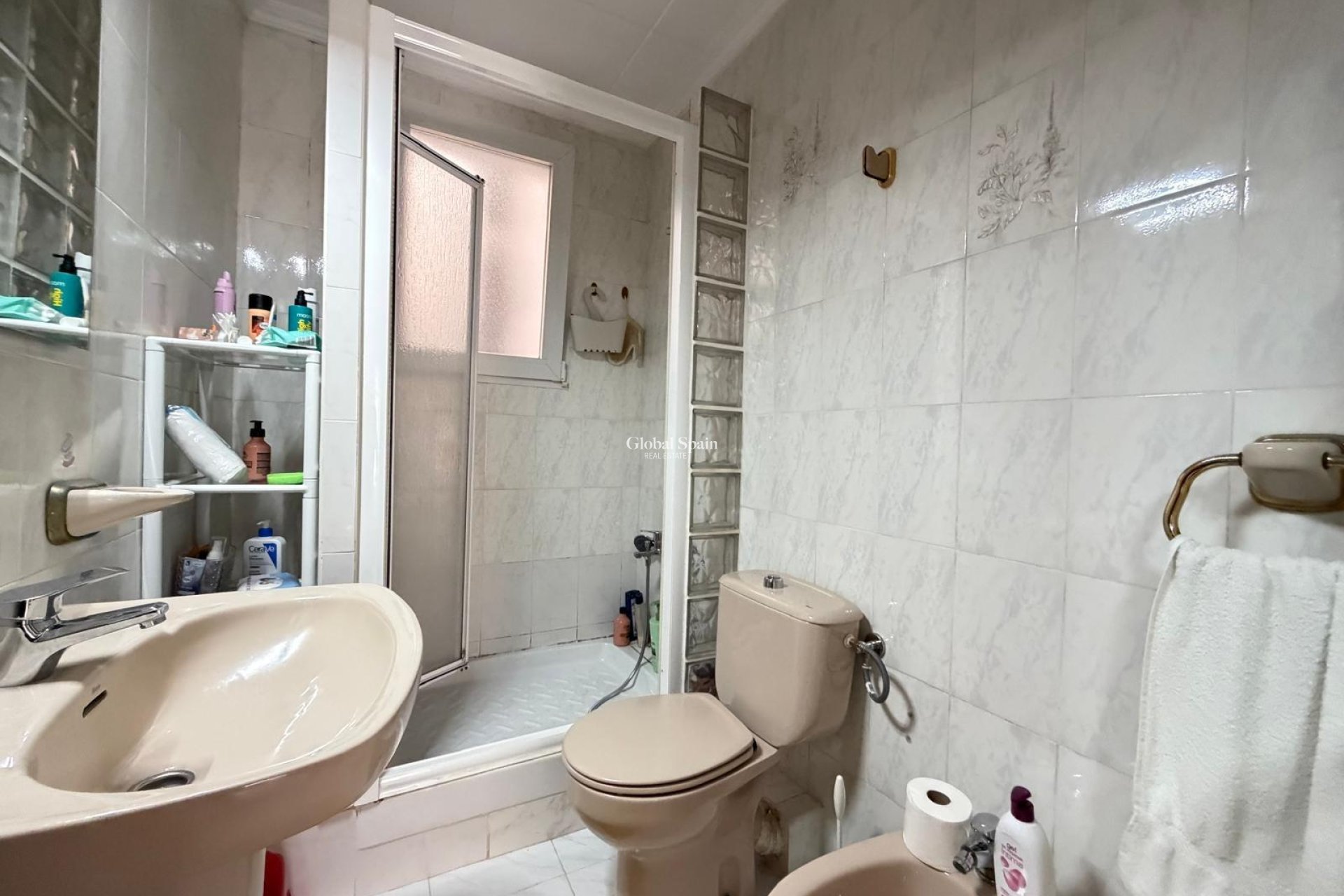 Wederverkoop - APPARTEMENT -
TORREVIEJA - Estacion de autobuses