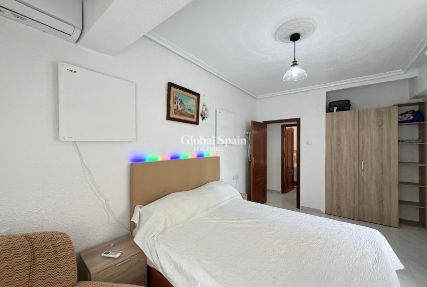 Wederverkoop - APPARTEMENT -
TORREVIEJA - Estacion de autobuses