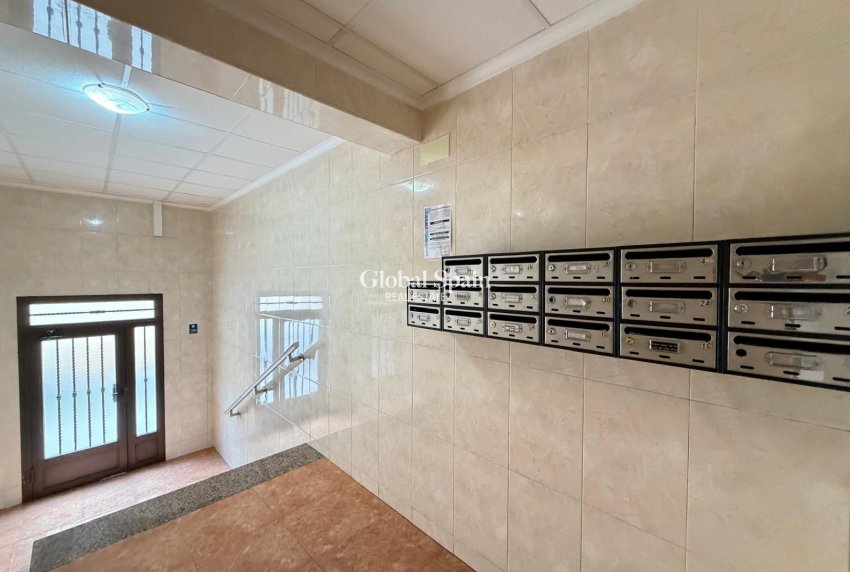 Wederverkoop - APPARTEMENT -
TORREVIEJA - Estacion de autobuses