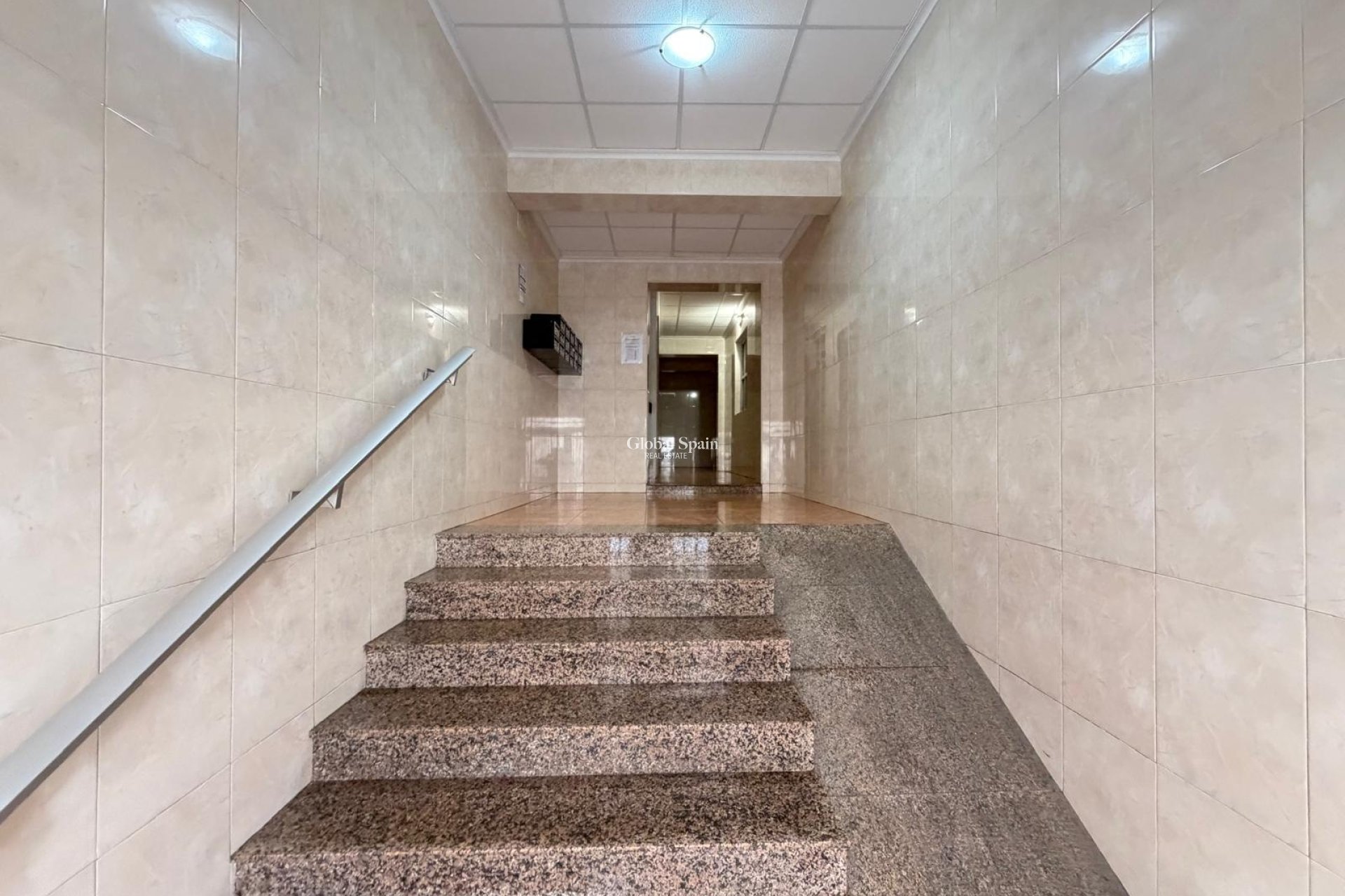 Wederverkoop - APPARTEMENT -
TORREVIEJA - Estacion de autobuses
