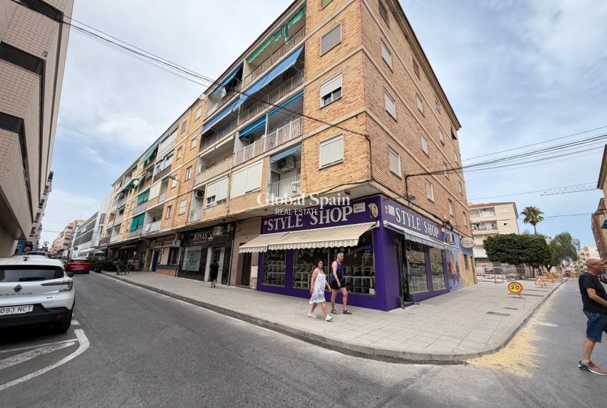 Wederverkoop - APPARTEMENT -
TORREVIEJA - Estacion de autobuses