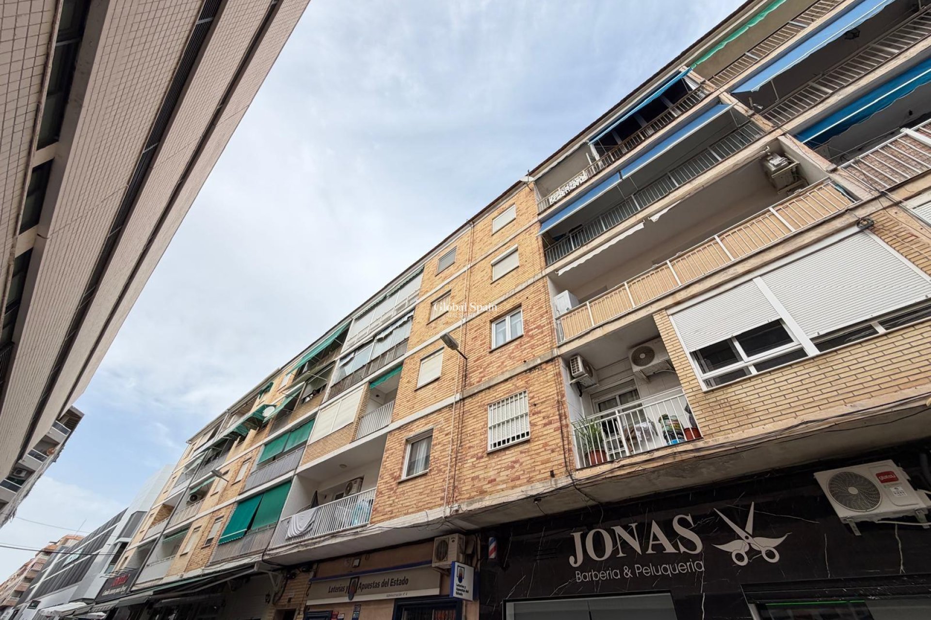 Wederverkoop - APPARTEMENT -
TORREVIEJA - Estacion de autobuses