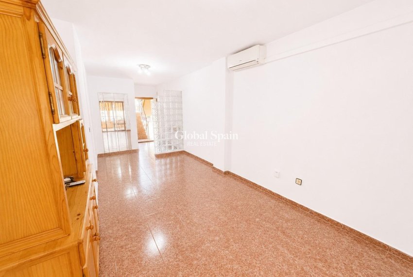 Wederverkoop - APPARTEMENT -
TORREVIEJA - Estacion de autobuses