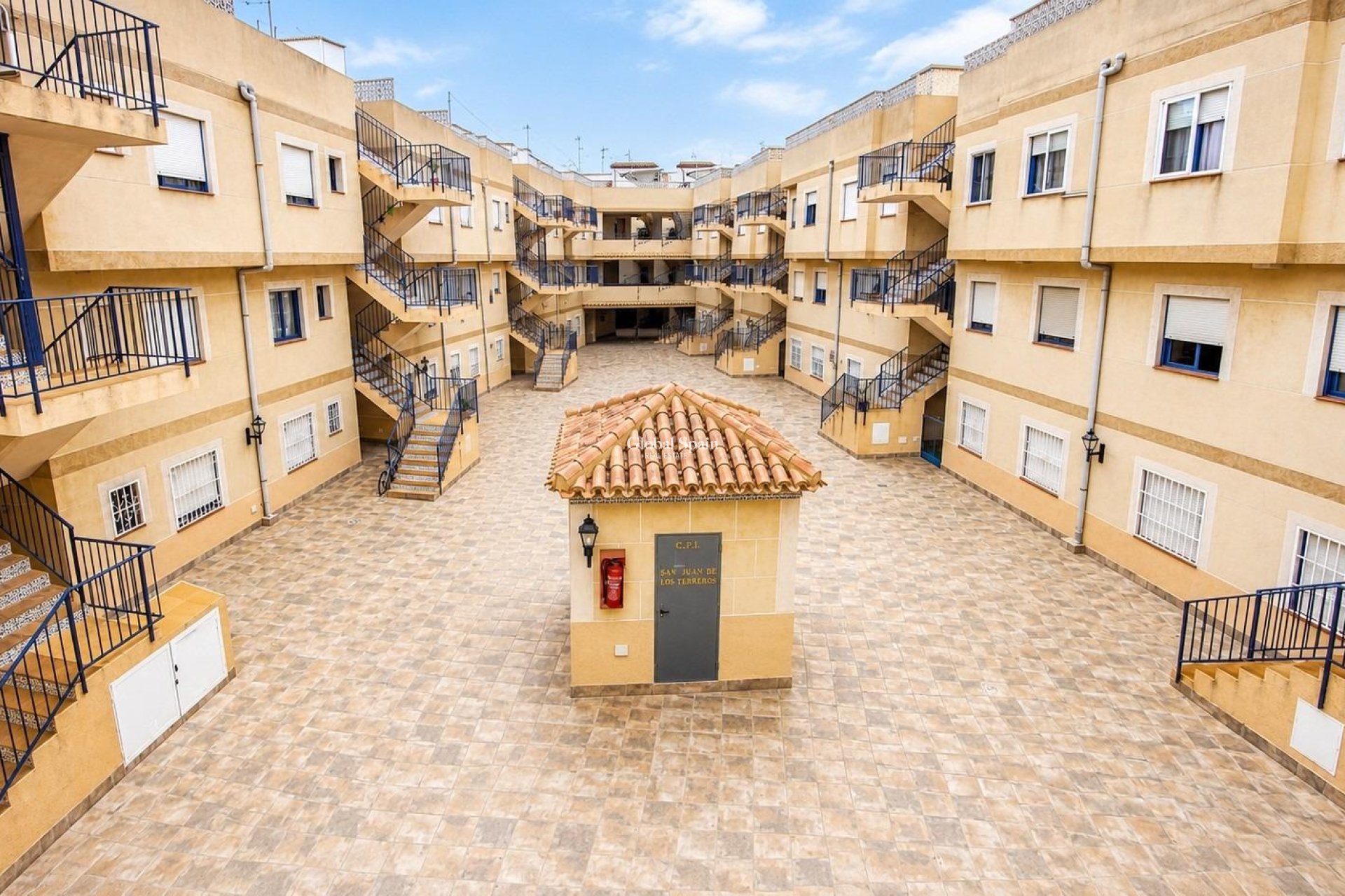 Wederverkoop - APPARTEMENT -
TORREVIEJA - Estacion de autobuses