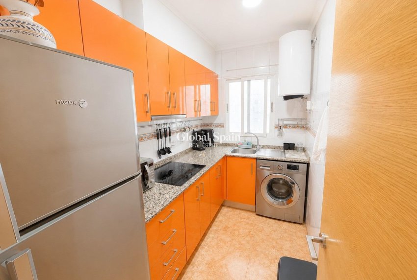 Wederverkoop - APPARTEMENT -
TORREVIEJA - Estacion de autobuses