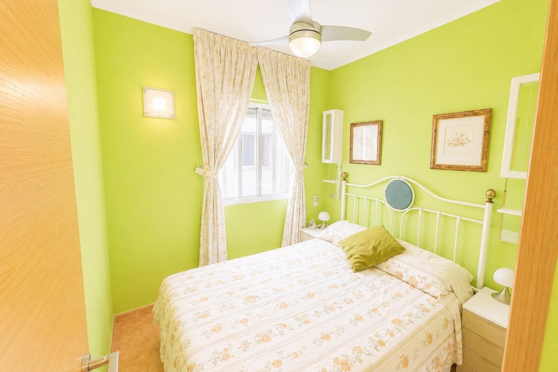 Wederverkoop - APPARTEMENT -
TORREVIEJA - Estacion de autobuses