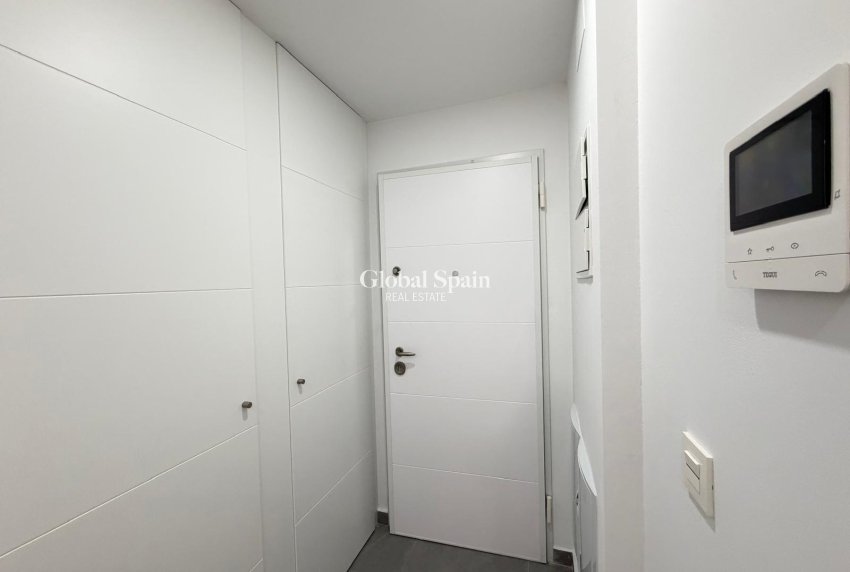 Wederverkoop - APPARTEMENT -
TORREVIEJA - Estacion de autobuses