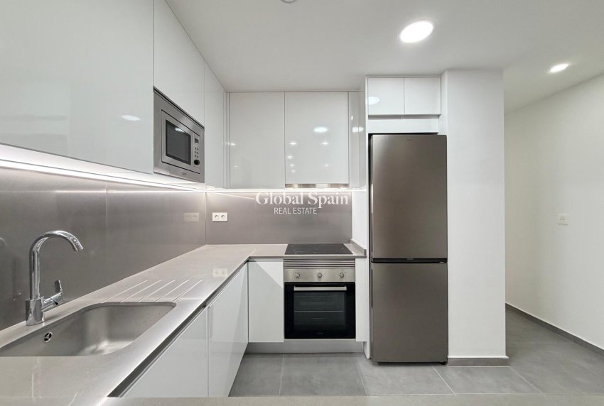 Wederverkoop - APPARTEMENT -
TORREVIEJA - Estacion de autobuses