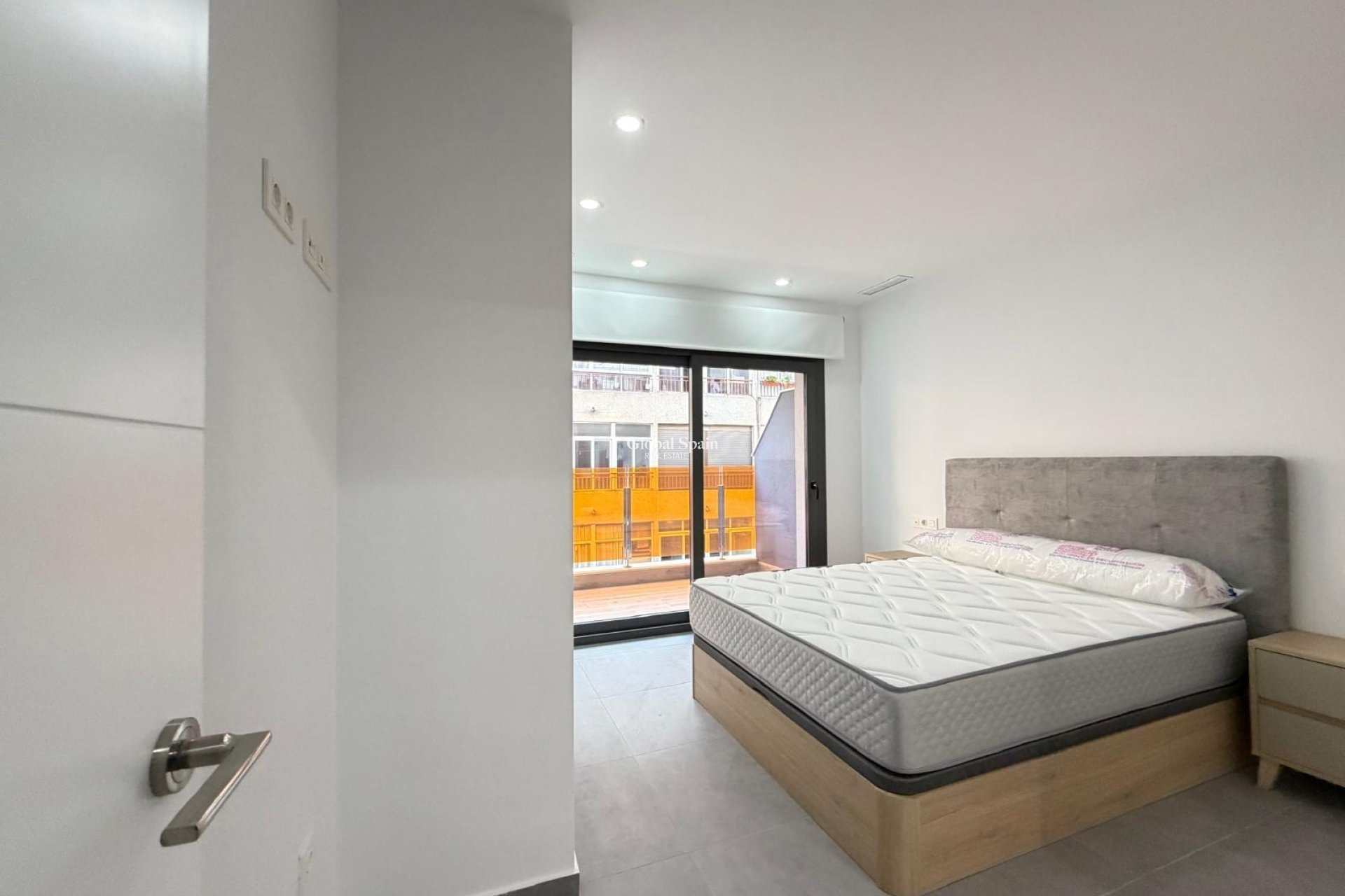 Wederverkoop - APPARTEMENT -
TORREVIEJA - Estacion de autobuses