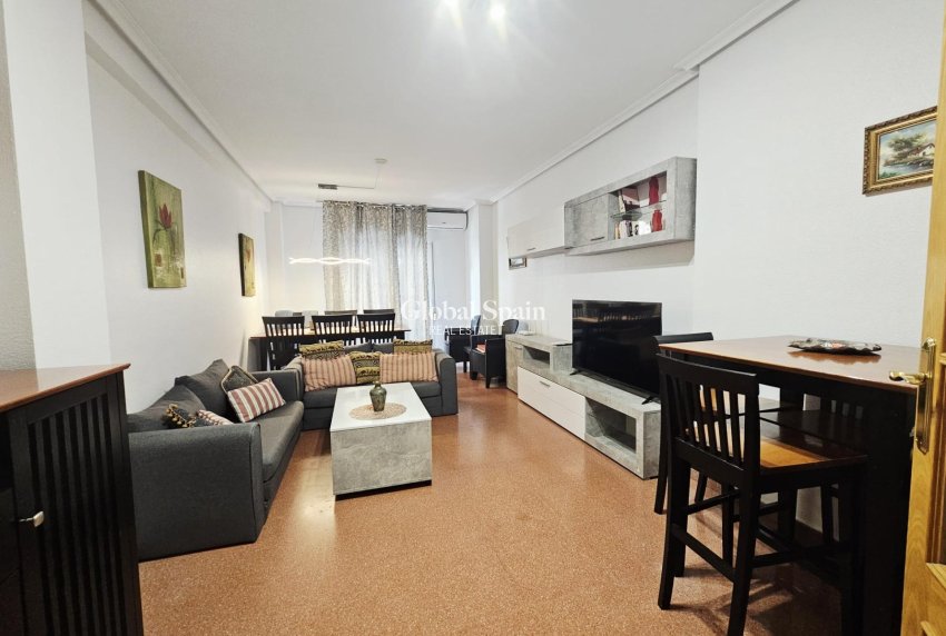 Wederverkoop - APPARTEMENT -
TORREVIEJA - Estacion de autobuses