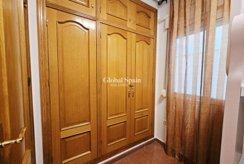 Wederverkoop - APPARTEMENT -
TORREVIEJA - Estacion de autobuses