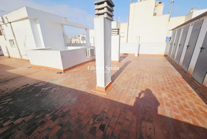 Wederverkoop - APPARTEMENT -
TORREVIEJA - Estacion de autobuses